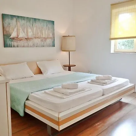 Apartamento With Parking Space Starigrad, Paklenica - 25429